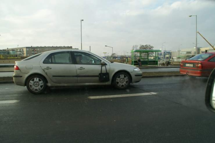Po co kobiecie lusterko w samochodzie ? 1