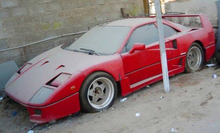 Opuszczone samochody Dubaju 31