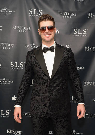 Robin Thicke Sores Fourth No.1 With ‘4 The Rest Of My Life’