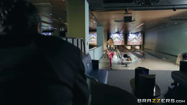 MilfsLikeItBig 18 04 09 Britney Amber Boinking And Bowling XXX MilfsLikeItBig 18 04 09 Britney Amber Boinking And Bowling XXX