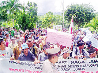 Seribuan Warga Datangi Kantor Bupati & DPRD Madina 70502001de79de0d00936173561bd6e640cc791 Seribuan Warga Datangi Kantor Bupati & DPRD Madina